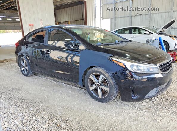 3KPFL4A78JE174931 2018 KIA FORTE Black Widok z przodu