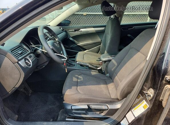 1VWAT7A30HC042723 2017 VOLKSWAGEN PASSAT Black Widok deski rozdzielczej