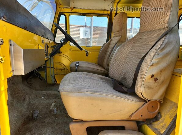 8511010323 1970 JEEP JEEP Yellow Вид салону спереду