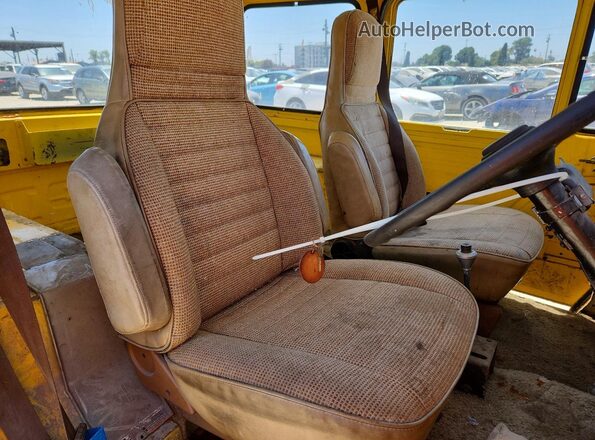 8511010323 1970 JEEP JEEP Yellow Вид задньої частини салону