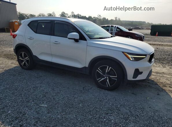 YV4L12UK0P2951022 2023 VOLVO XC40 White Դիմացի տեսք