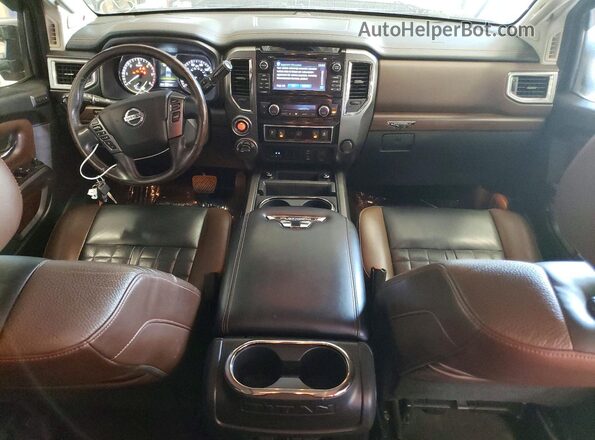1N6BA1F48JN537562 2018 NISSAN TITAN Черный Вид щитка приборов