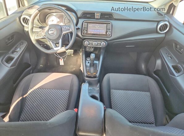 3N1CN8DV6ML887828 2021 NISSAN VERSA Белый Вид щитка приборов