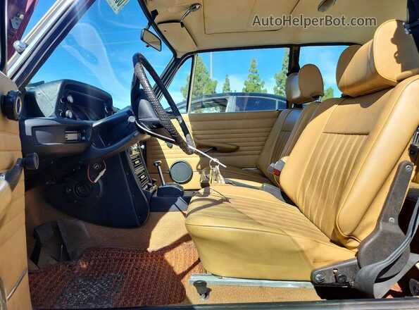 4282385 1974 BMW 2000 Burgundy Вид панелі приладів