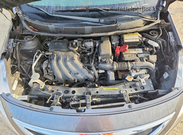 3N1CN7AP5HL852994 2017 NISSAN VERSA Gray Vista del compartimento del motor