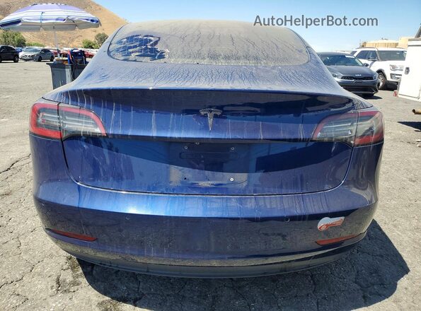 5YJ3E1EA1JF033386 2018 TESLA MODEL Blue Front interior view