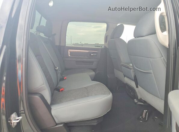 1C6RR7TT4KS696341 2019 RAM 1500 Black Սալոնի հետևի տեսք