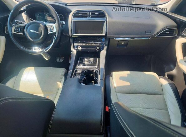 SADCL2BV6HA048024 2017 JAGUAR F-PACE Black ხელსაწყოთა პანელის ხედი