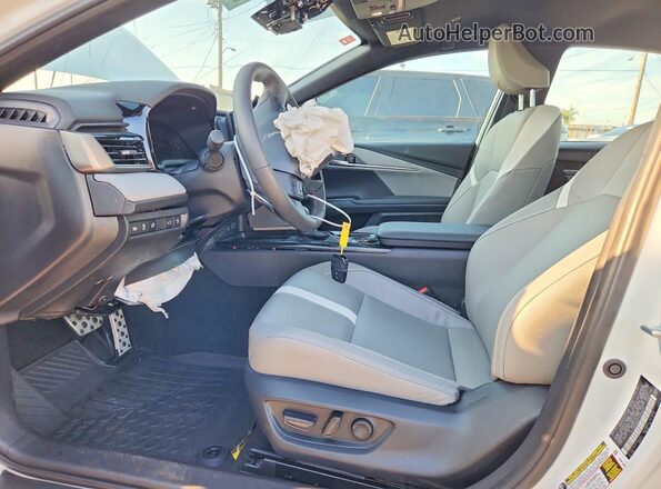 4T1DBADK8TU046424 2026 TOYOTA CAMRY White Widok deski rozdzielczej