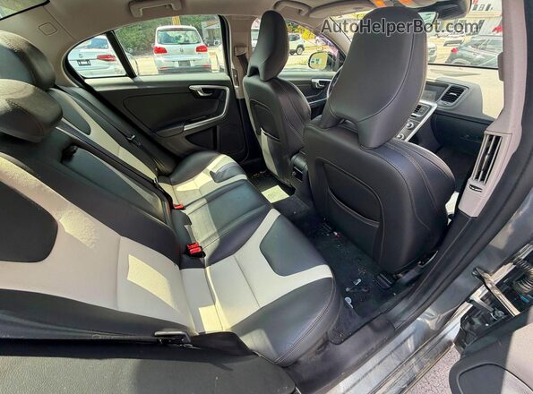 YV4612UM4G2001194 2016 VOLVO S60 Silver Սարքավորումների վահանակի տեսք