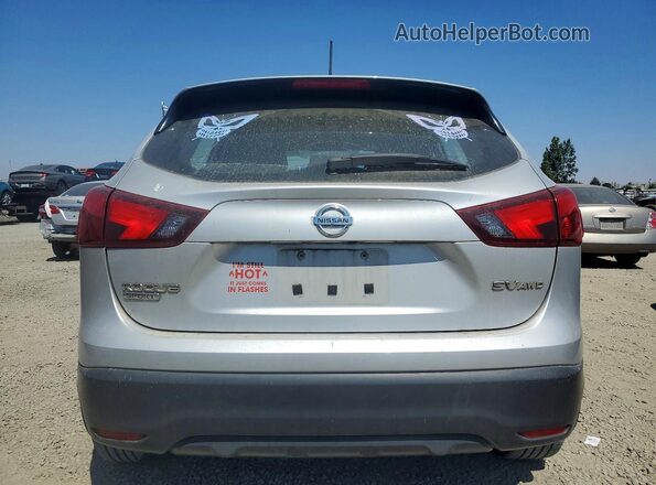 JN1BJ1CR2JW205696 2018 NISSAN ROGUE Серебряный Вид салона спереди