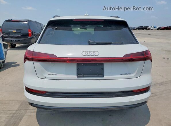WA1AAAGEXNB007777 2022 AUDI E-TRON White Front interior view