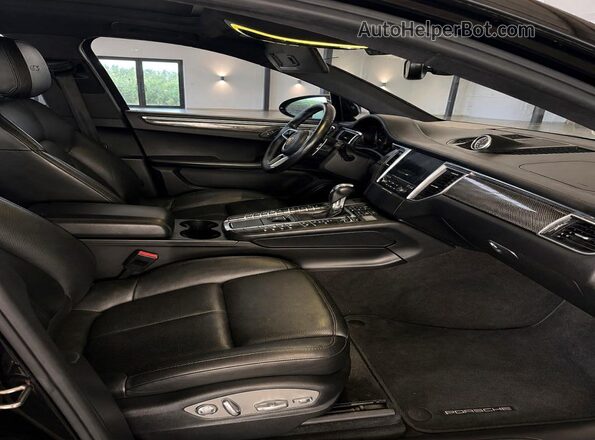 WP1AG2A57HLB55076 2017 PORSCHE MACAN Black Հետևի տեսք