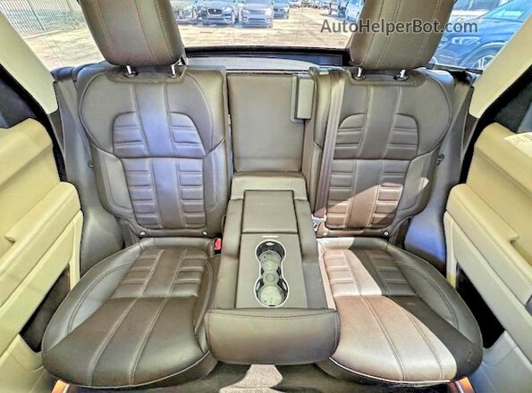 SALWV2FV4HA678579 2017 LAND ROVER RANGE ROVER White Widok wnętrza z tyłu
