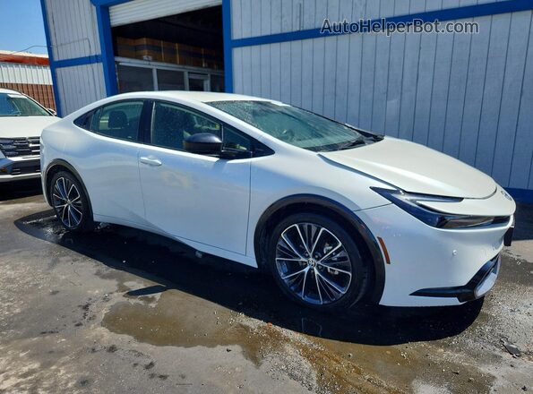 JTDACAAU5S3056164 2025 TOYOTA PRIUS White Դիմացի տեսք