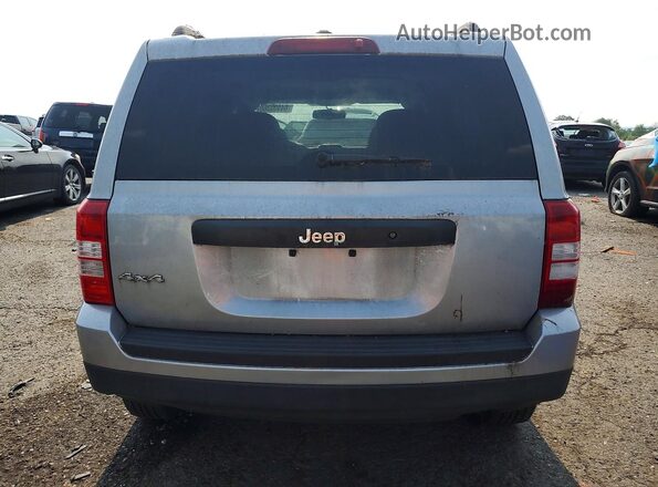 1C4NJRBB2HD194590 2017 JEEP PATRIOT Серебряный Вид салона спереди