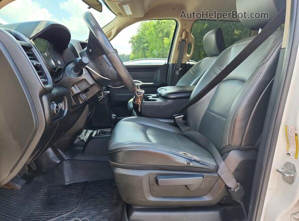 3C6UR5HJ0LG285288 2020 RAM 2500 White Vista del salpicadero