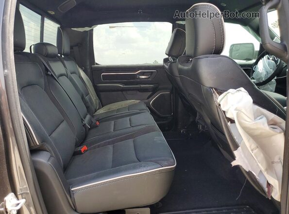 1C6SRFJT1TN290225 2026 RAM 1500 Gray Vista interior trasera
