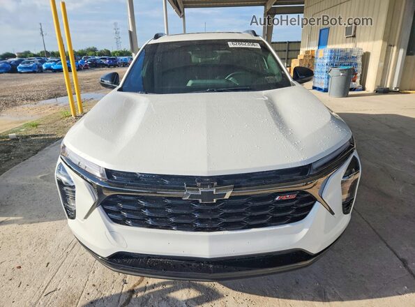 KL77LJEP2SC046493 2025 CHEVROLET TRAX Белый Вид сзади