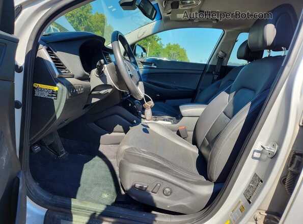 KM8J3CA23JU615371 2018 HYUNDAI TUCSON Silver Vista del salpicadero