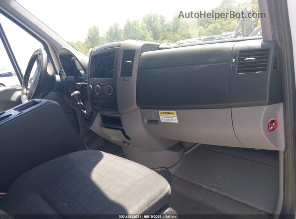8BRPE7CD3HE131654 2017 MERCEDES-BENZ SPRINTER White Вид салону спереду