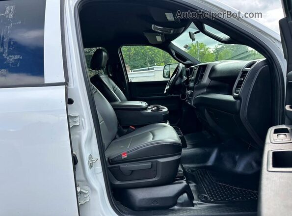 3C7WRSCL1PG511503 2023 RAM 3500 White Вид салону спереду