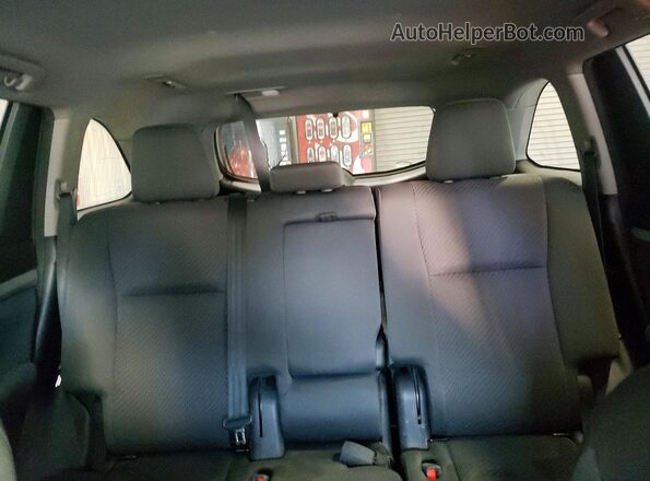 5TDZZRFH3JS257702 2018 TOYOTA HIGHLANDER Silver Rear interior view