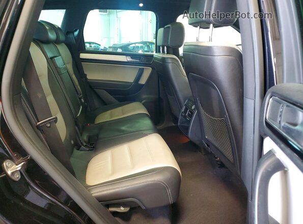 WVGRF7BPXHD001438 2017 VOLKSWAGEN TOUAREG Black Vista del compartimento del motor