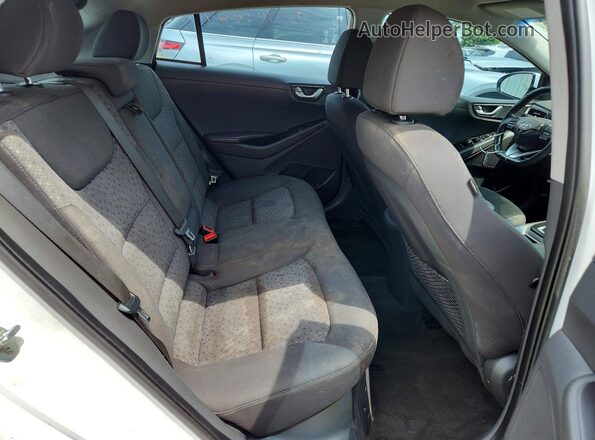 KMHC75LC1HU048327 2017 HYUNDAI IONIQ White Widok wnętrza z tyłu