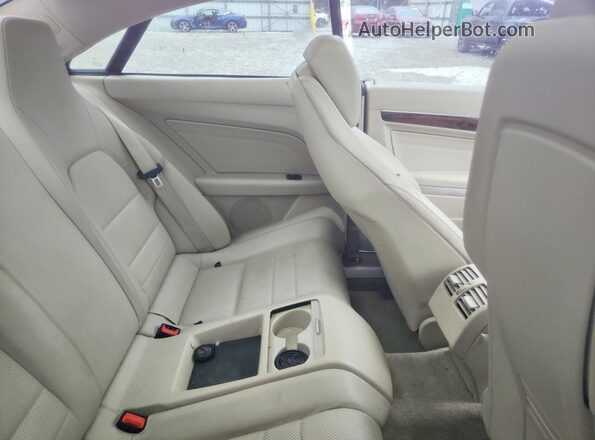 WDDKJ6FB0GF323799 2016 MERCEDES-BENZ E Red Vista interior trasera
