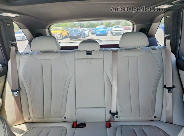 5UXKT0C30H0S80843 2017 BMW X5 White Rear interior view