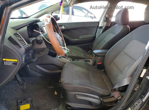 3KPFL4A78JE174931 2018 KIA FORTE Black Widok deski rozdzielczej