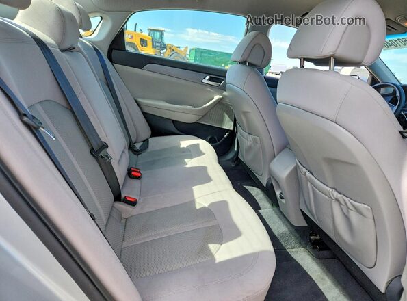 5NPE24AF9GH301518 2016 HYUNDAI SONATA Серебряный Вид задней части салона