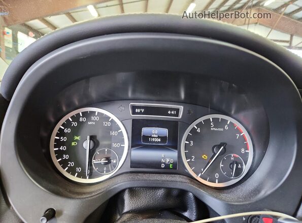SJKCH5CR3HA025992 2017 INFINITI QX30 White Հետևի նստատեղերի տեսք