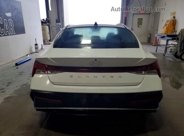 KMHLS4DG3SU911677 2025 HYUNDAI ELANTRA Белый Вид салона спереди