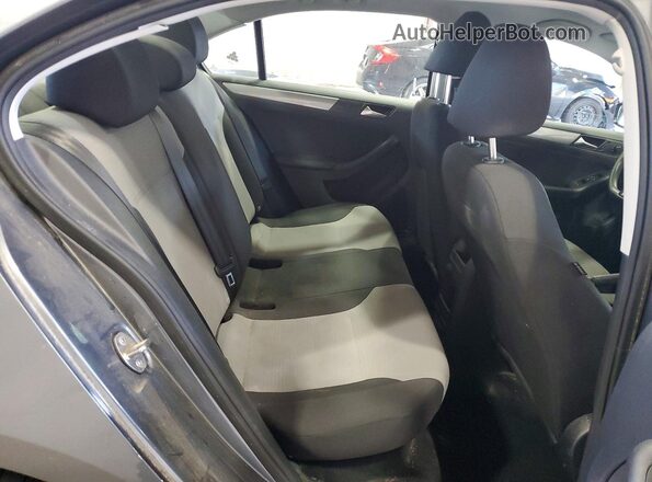 3VW2B7AJ4HM329423 2017 VOLKSWAGEN JETTA Серебряный Вид задней части салона