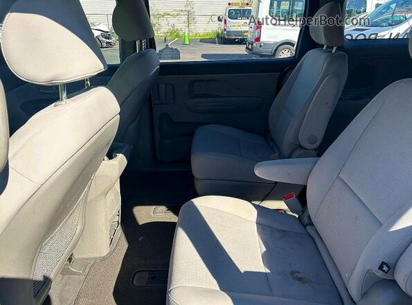 KNDMA5C18H6259666 2017 KIA SEDONA Gray Вид ззаду
