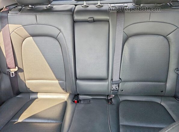 KM8K33A55JU086035 2018 HYUNDAI KONA Silver Rear interior view