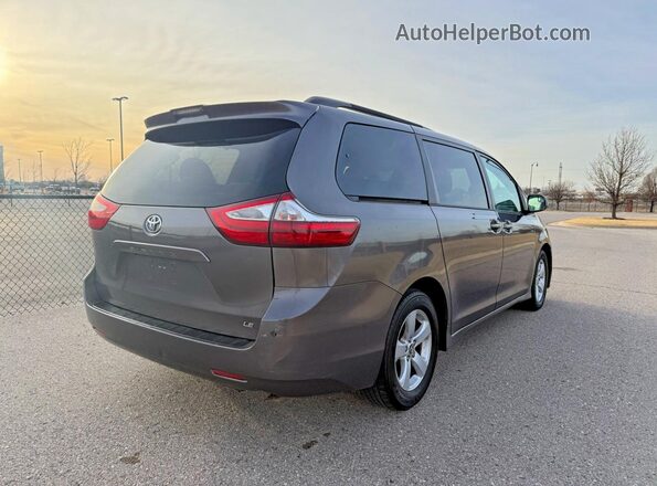 5TDKZ3DC1JS925096 2018 TOYOTA SIENNA Gray Դիմացի տեսք