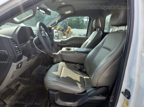 1FTMF1CB1JKD01160 2018 FORD F150 White Առջևի վահանակի տեսք