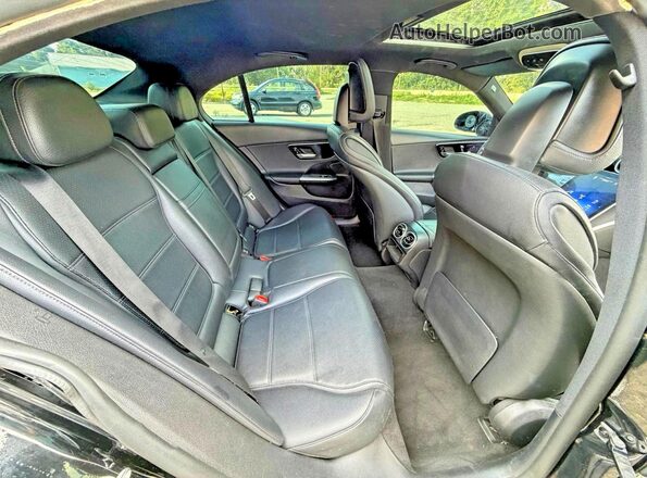 W1KAF4GB0NR037334 2022 MERCEDES-BENZ C Black Front interior view