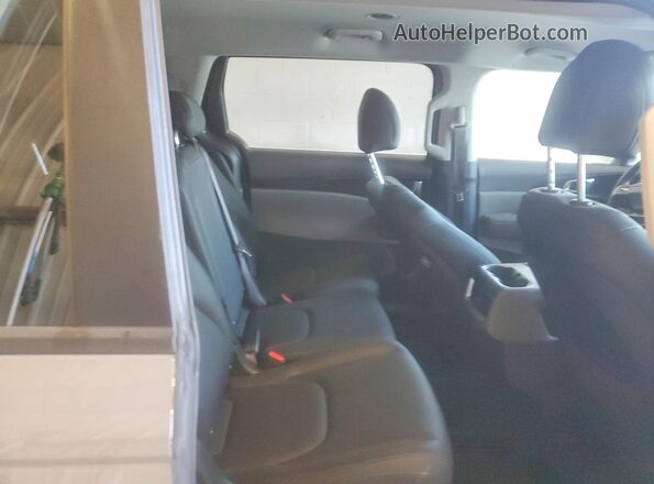 KNDNB5KA6V6194444 2027 KIA CARNIVAL Silver Engine compartment view