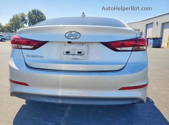 5NPD84LF0JH220275 2018 HYUNDAI ELANTRA Серебряный Вид салона спереди