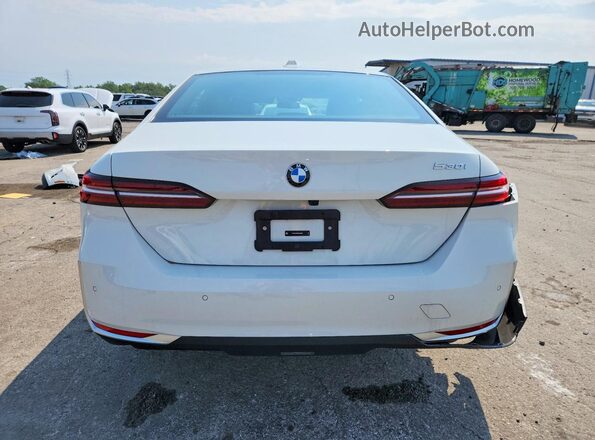 WBA43FJ04VCY26430 2027 BMW 5 SERIES White Вид салону спереду