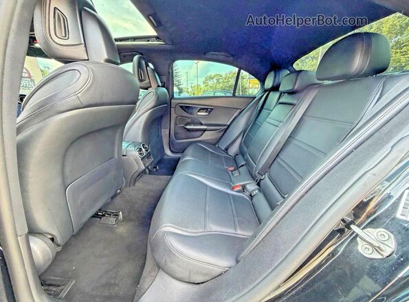 W1KAF4GB0NR037334 2022 MERCEDES-BENZ C Black 360 interior view