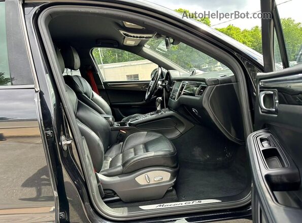 WP1AG2A56HLB55313 2017 PORSCHE MACAN Black Dashboard view