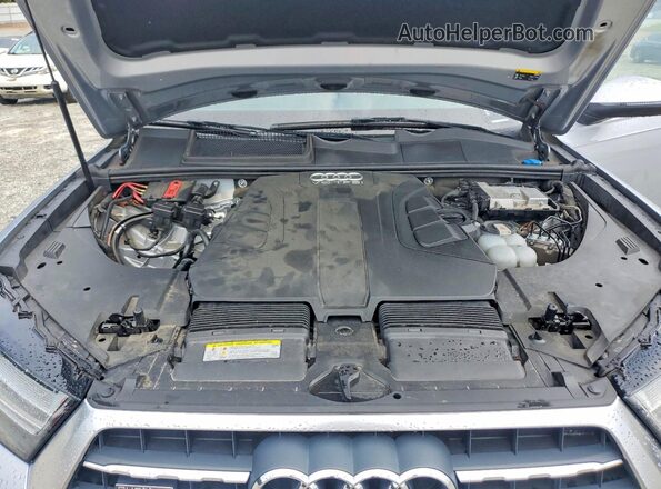 WA1VAAF7XJD011332 2018 AUDI Q7 Gray Engine compartment view