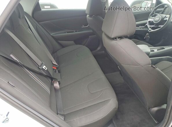 KMHLM4DJ3TU200424 2026 HYUNDAI ELANTRA White უკანა სალონის ხედი