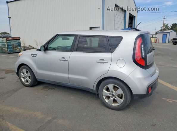 KNDJN2A2XJ7582425 2018 KIA SOUL Silver Trasero derecho