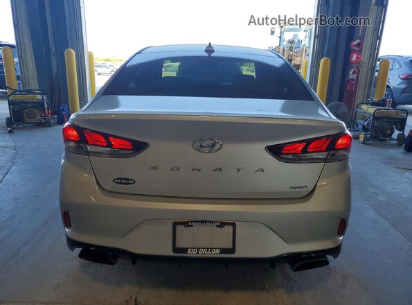 5NPE34AF2JH712392 2018 HYUNDAI SONATA Silver წინა სალონის ხედი